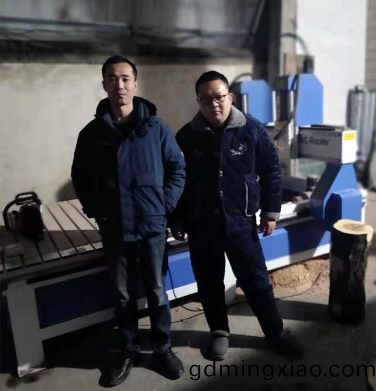河(he)南1325雙(shuang)頭(tou)雙(shuang)鏇轉軸木工鵰(diao)刻機