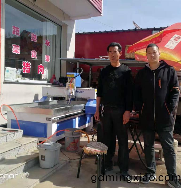 河(he)北張(zhang)傢口(kou)9015輕(qing)型石(shi)材鵰刻機(ji)