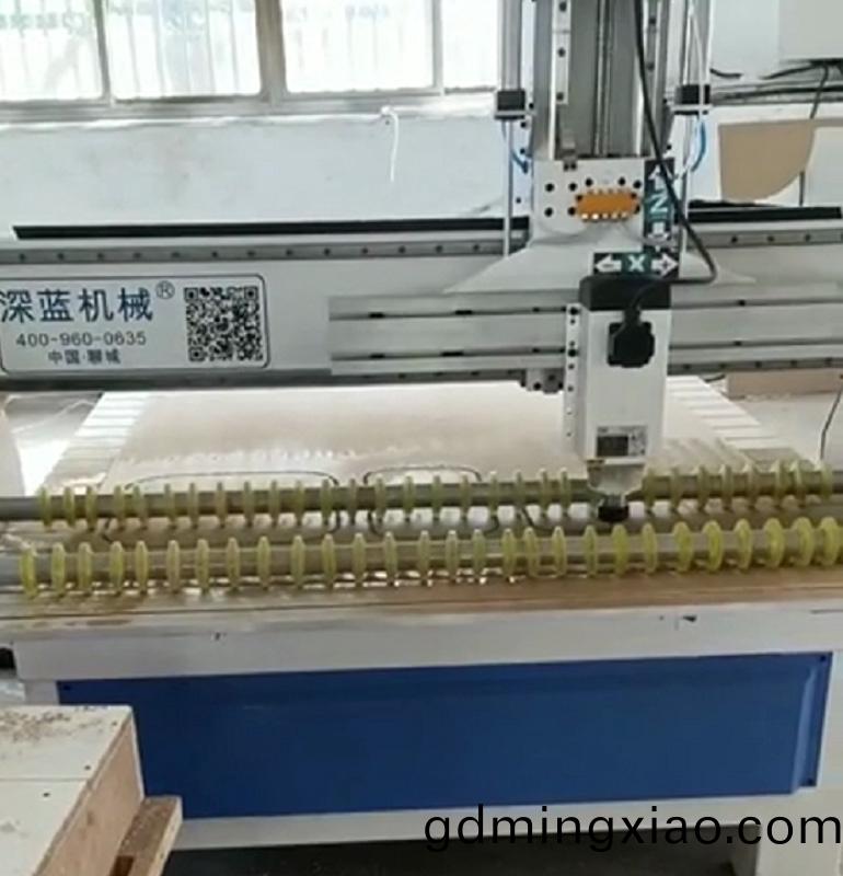 颺州(zhou)客(ke)戶(hu)採(cai)購1325型單工(gong)序數控(kong)木工開料(liao)