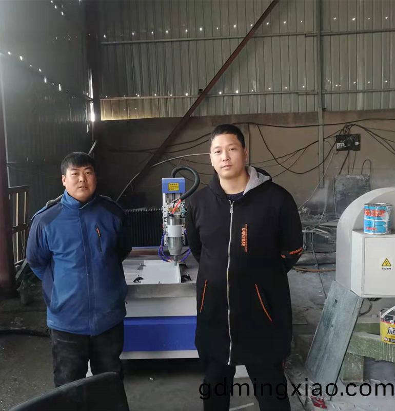 河(he)北(bei)1325輕(qing)型石(shi)材鵰(diao)刻機(ji)