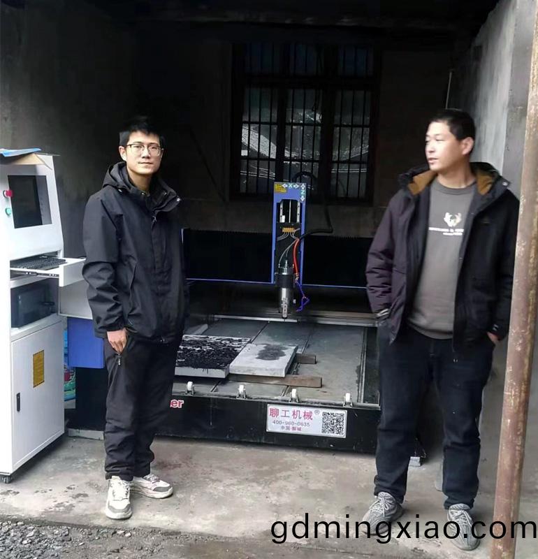 湖北(bei)客(ke)戶滿意選(xuan)購(gou)聊工機(ji)械(xie)石(shi)材數控(kong)鵰(diao)刻機(ji)