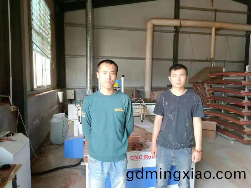 山(shan)東(dong)菏(he)澤1325木(mu)工鵰刻(ke)機(圖(tu)1)