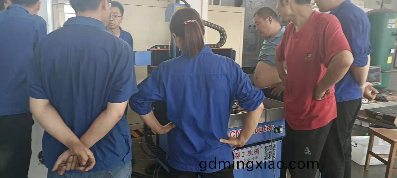 河南(nan)6060玉石(shi)鵰刻(ke)機(ji)(圖3)